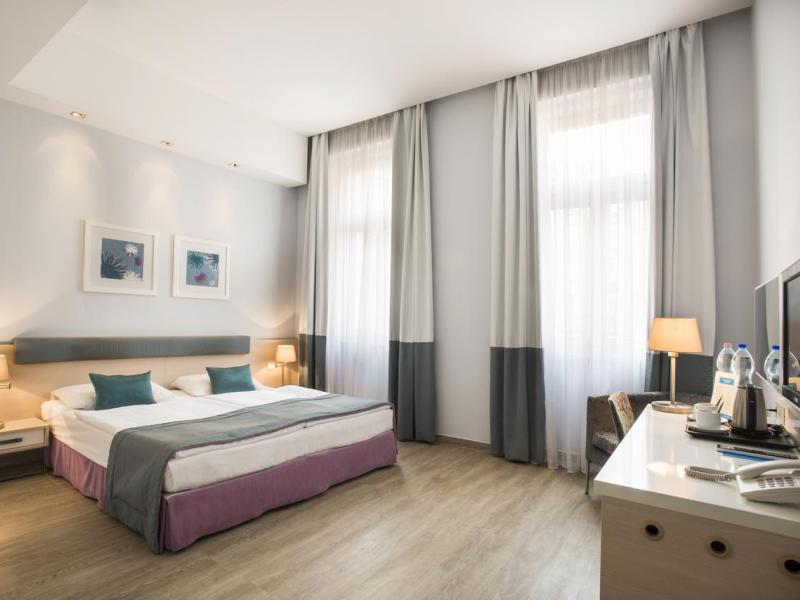 Atrium Fashion Hotel