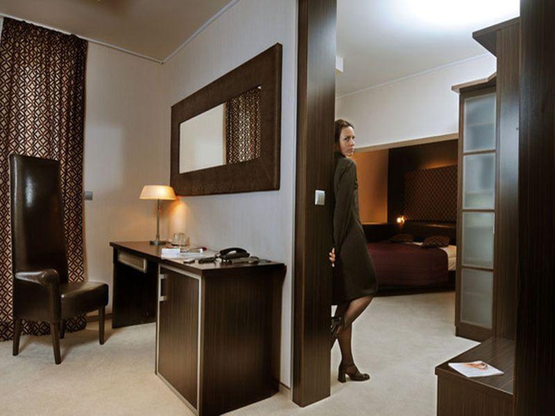 Atrium Hotel