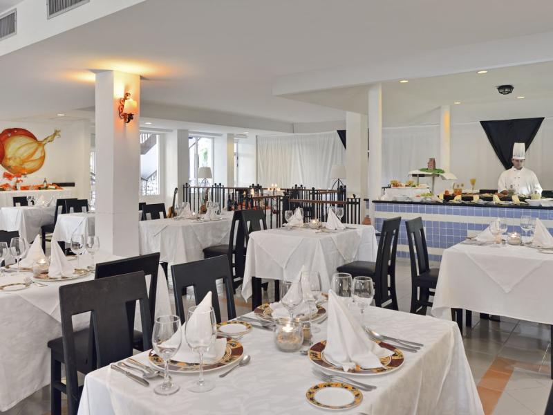 Sol Rio de Luna y Mares Resort