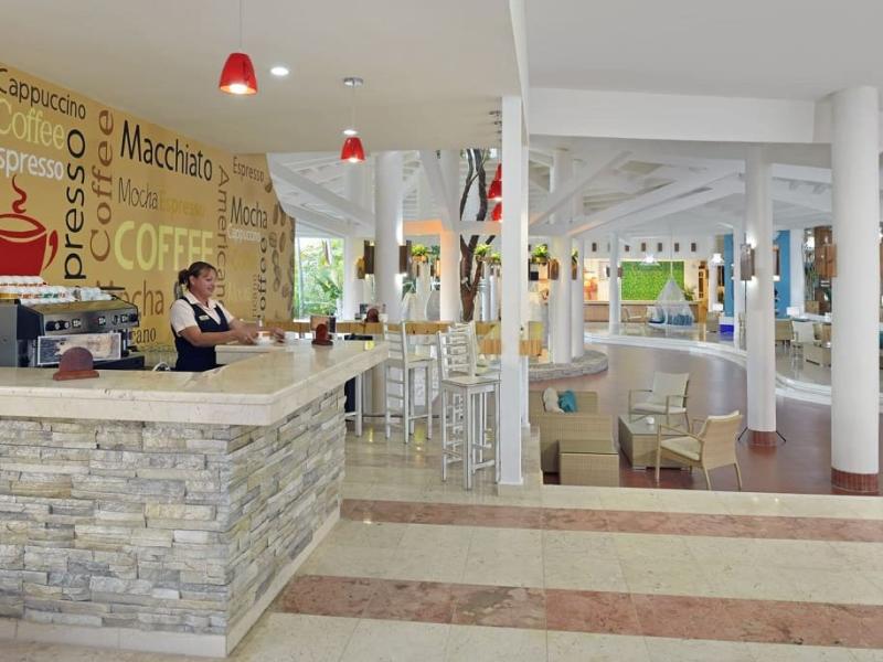 Sol Rio de Luna y Mares Resort