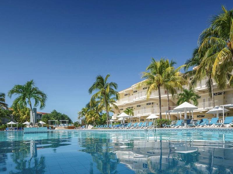 Sol Rio de Luna y Mares Resort