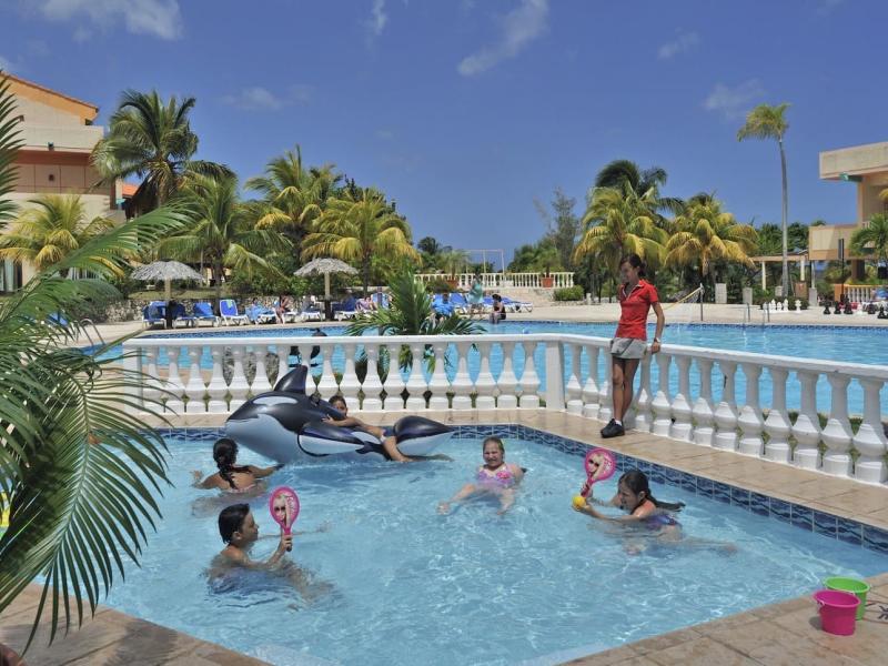 Sol Rio de Luna y Mares Resort