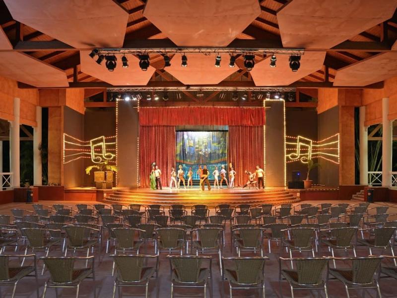 Sol Rio de Luna y Mares Resort