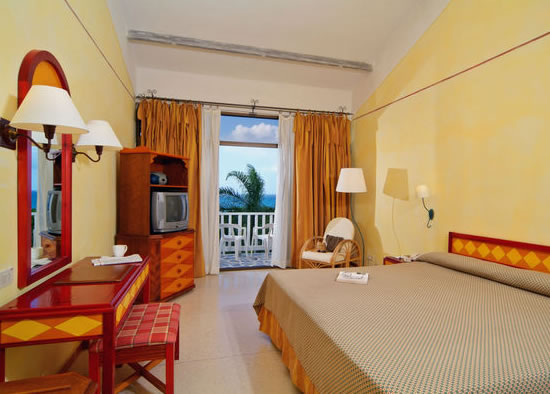 Sol Rio de Luna y Mares Resort