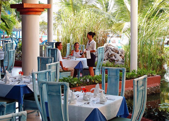 Sol Rio de Luna y Mares Resort