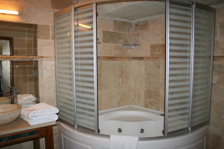 Spelunca Luxury Cave