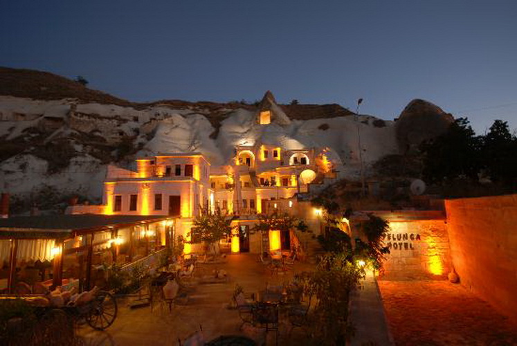 Spelunca Luxury Cave