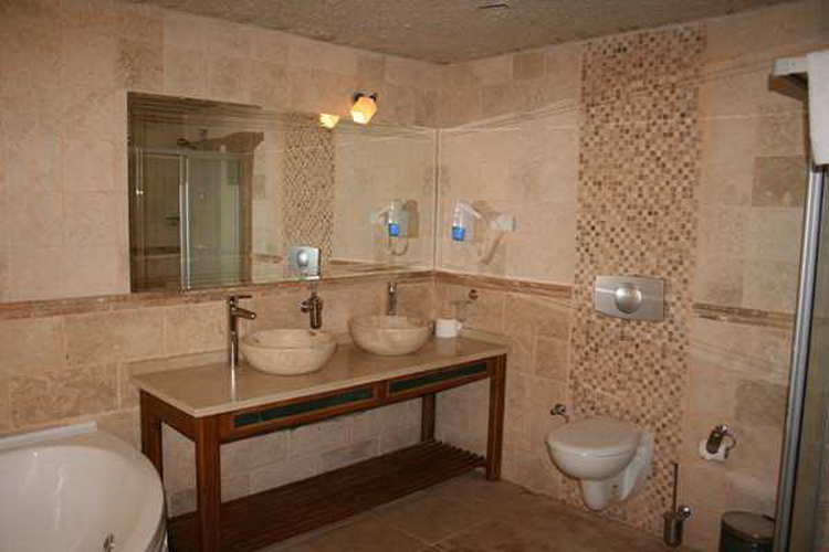 Spelunca Luxury Cave