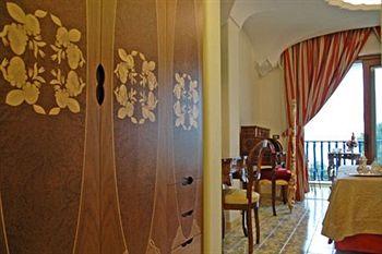 Delfini Strand Hotel Terme