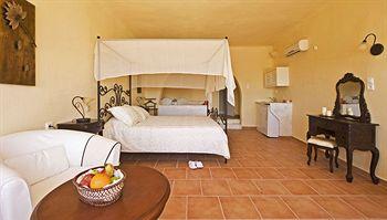 Suites Of The Gods Spa Hotel