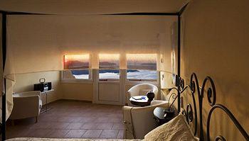 Suites Of The Gods Spa Hotel