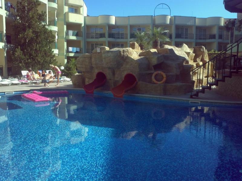 Sunny Day Club Apartments
