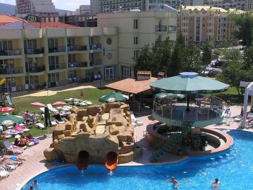 Sunny Day Club Apartments