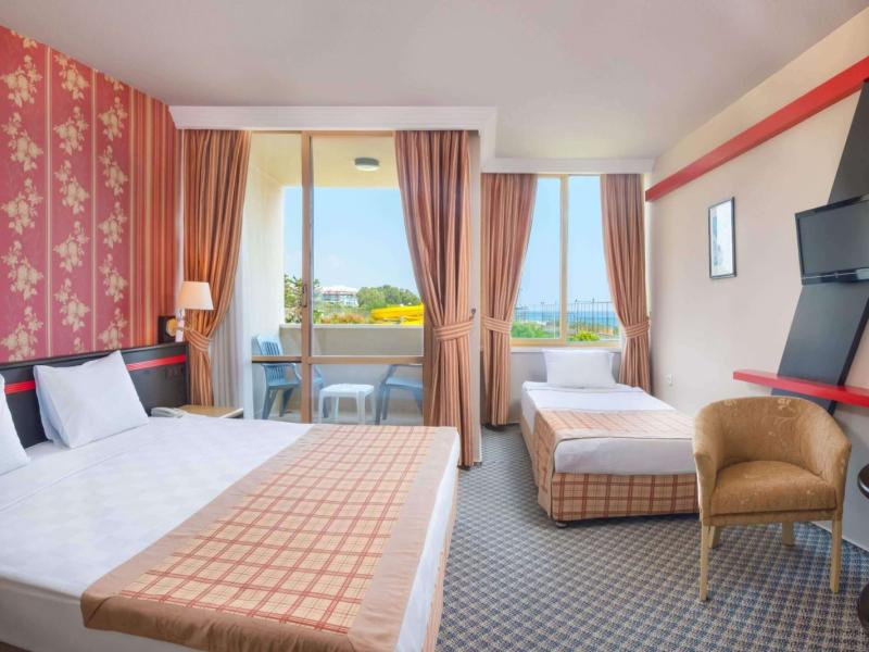 Senza Sunset Beach Hotel