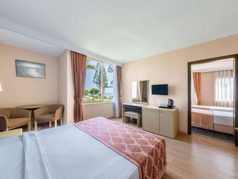 Senza Sunset Beach Hotel