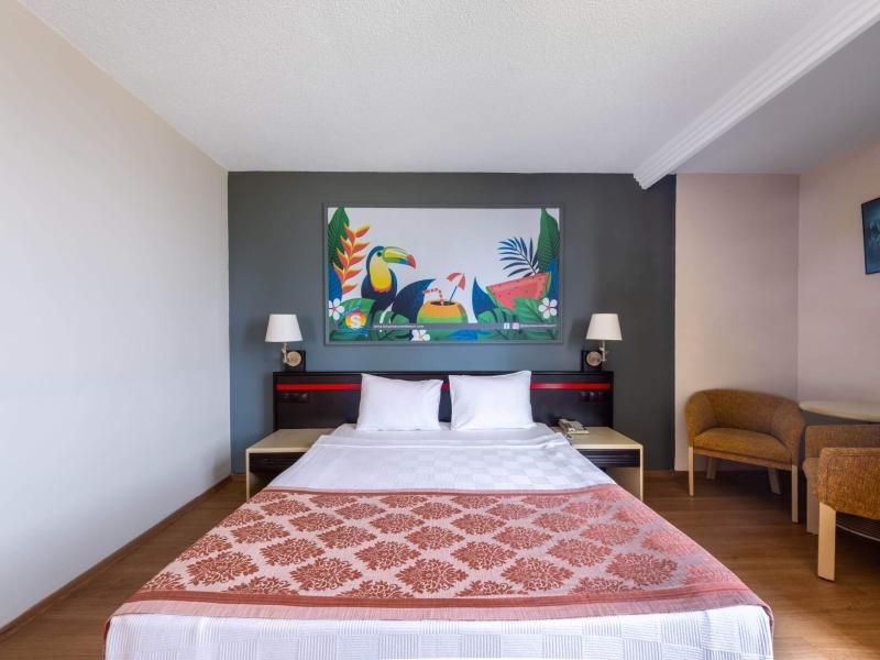 Senza Sunset Beach Hotel