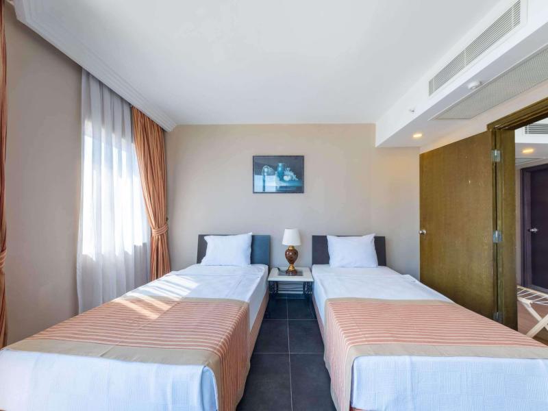 Senza Sunset Beach Hotel