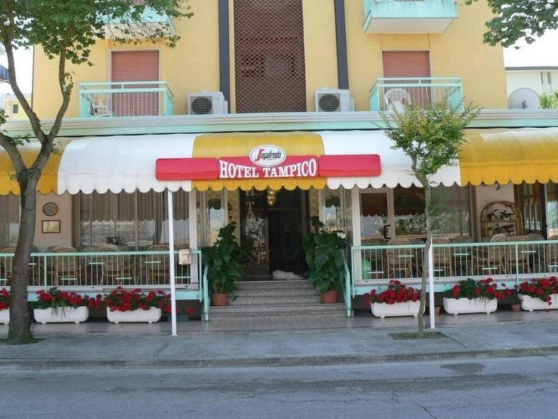 Le Petit Hotel