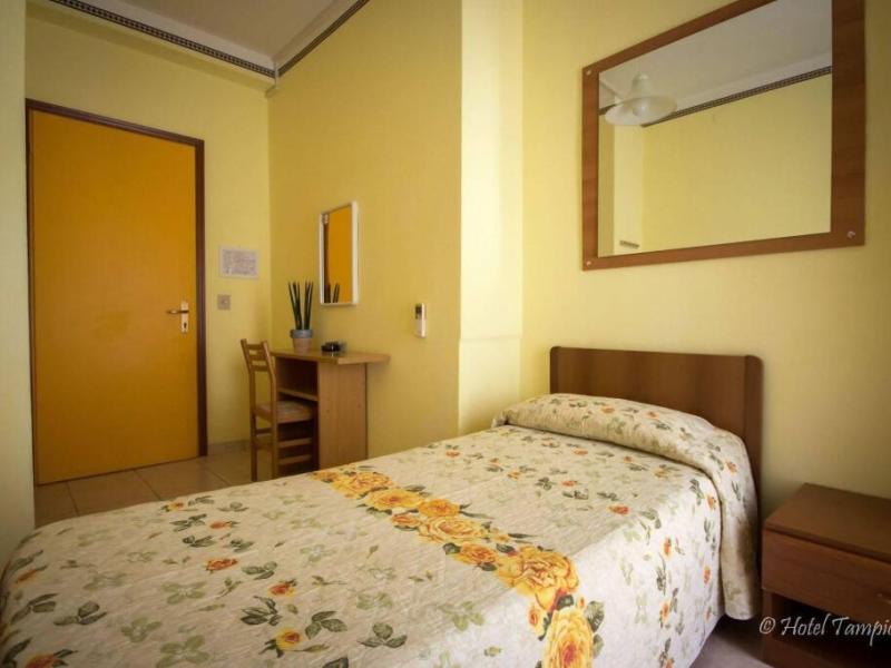 Le Petit Hotel