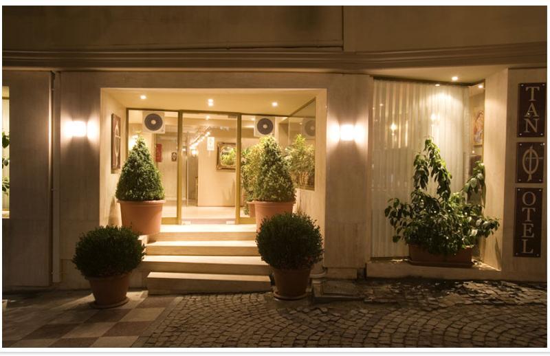 Tan Hotel
