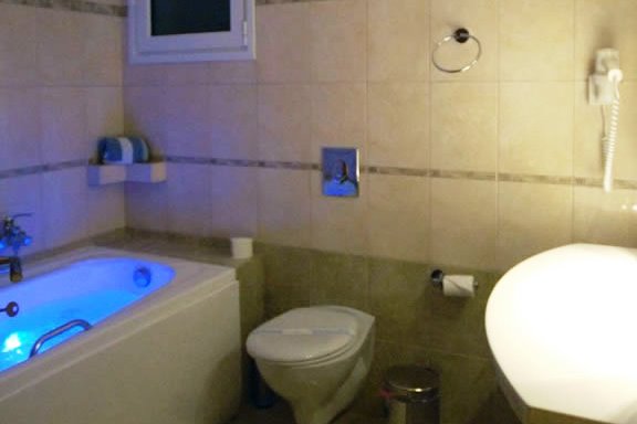 Avantis Suites Hotel