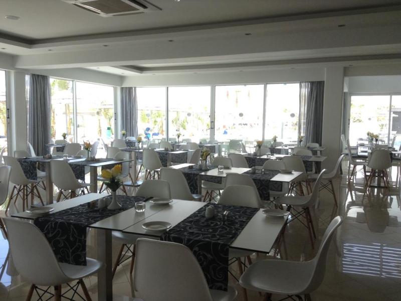 Tasia Maris Sands Hotel