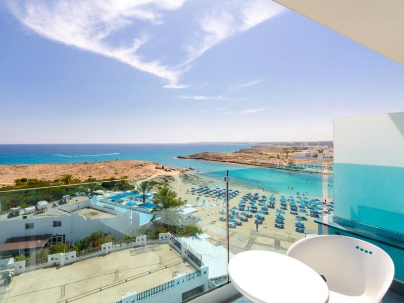 Tasia Maris Sands Hotel