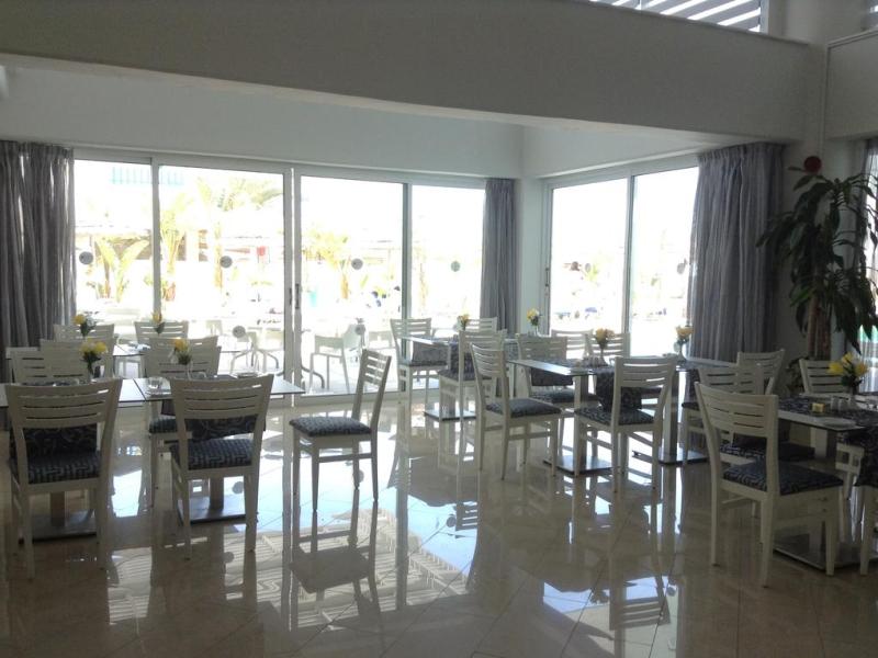 Tasia Maris Sands Hotel