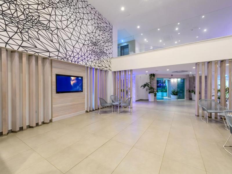 Tasia Maris Sands Hotel