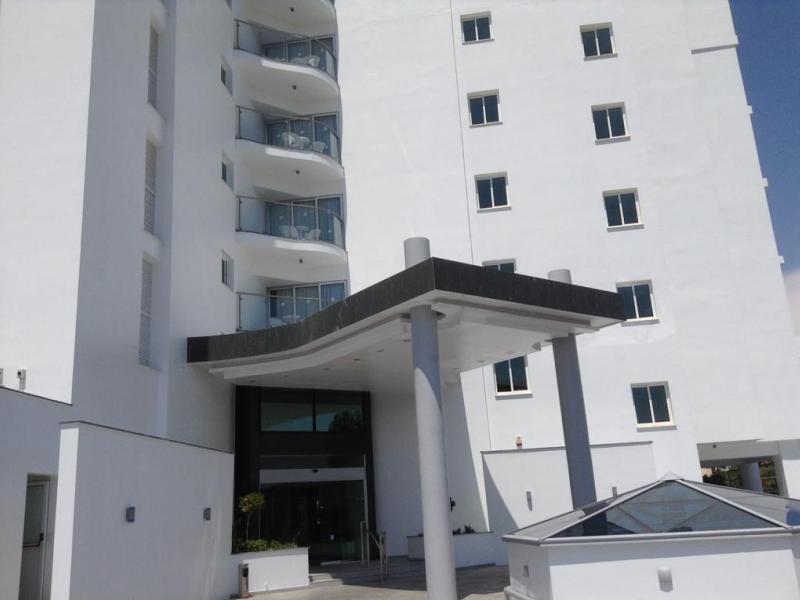 Tasia Maris Sands Hotel