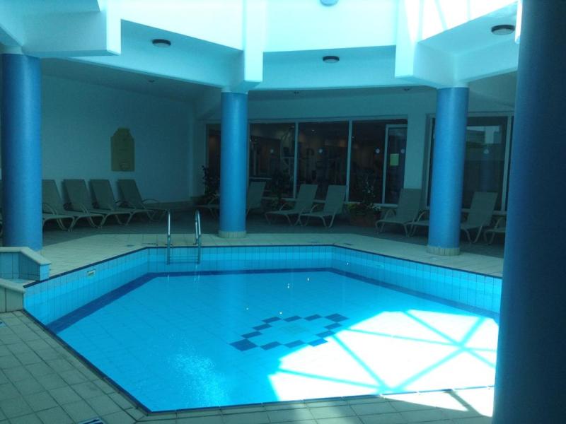 Tasia Maris Sands Hotel