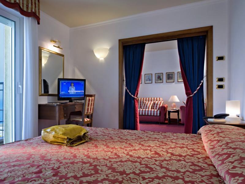 Termini Beach Hotel & Suites