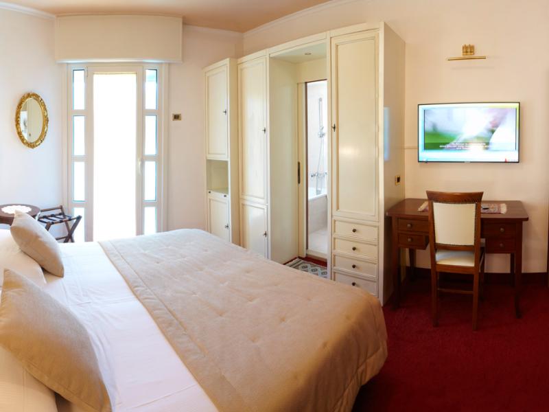 Termini Beach Hotel & Suites