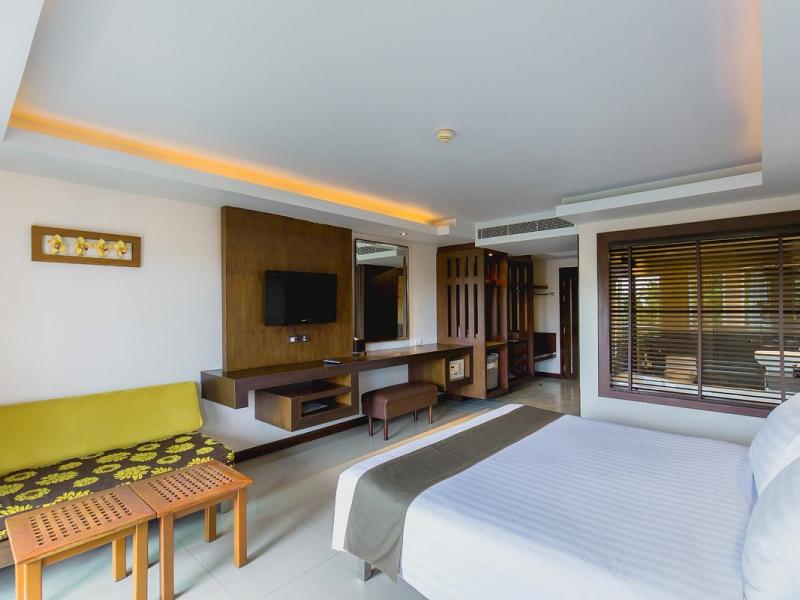 Thanthip Beach Resort