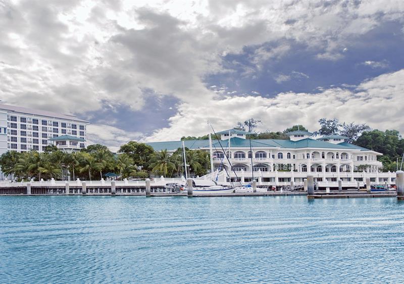 Avillion Admiral Cove