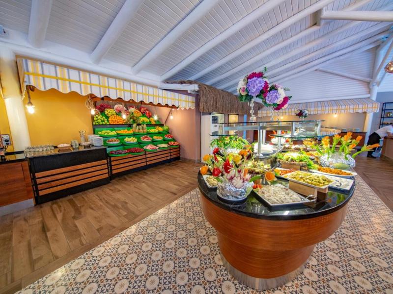 The Bay Beach Club & Port Sigla 