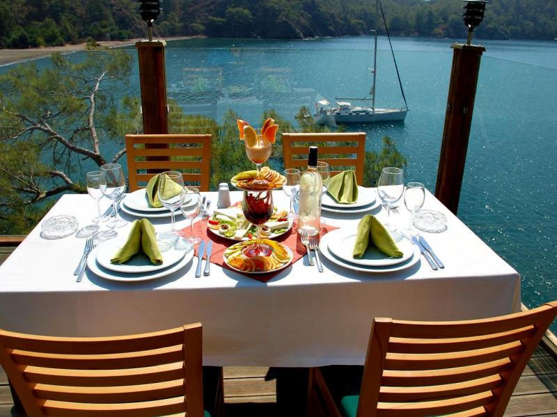 The Bay Beach Club & Port Sigla 