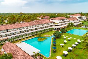 Отель The Blue Water Hotel and Spa Шри-Ланка, Ваддува, фото 1