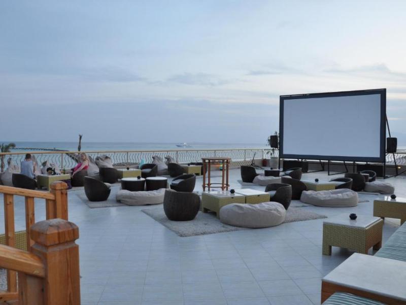 The Breakers Diving & Surfing Lodge
