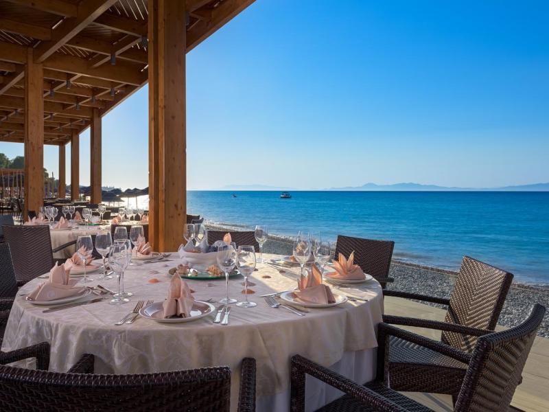 Avra Beach Resort Hotel & Bungalows