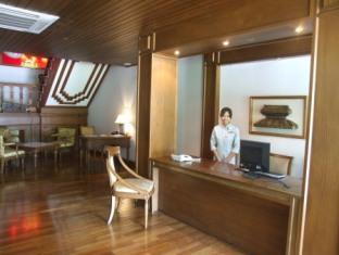 The Hotel by the Red Canal