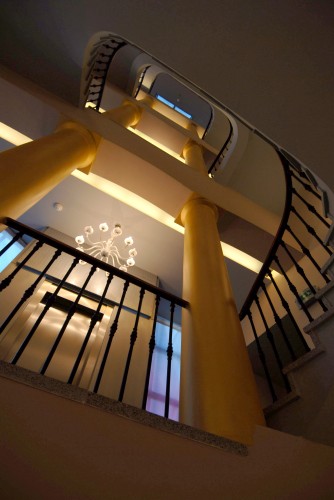 The Icon Hotel & Lounge