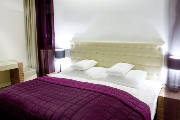 The Icon Hotel & Lounge