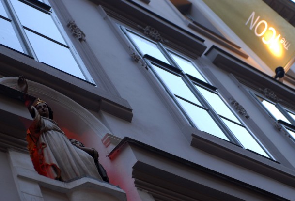 The Icon Hotel & Lounge