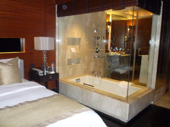 The Leela Ambience Gurgaon Hotel & Residences