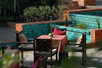 B2 Ayatana Premier Hotel & Resort