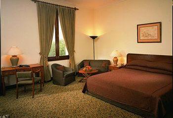 Отель Maidens Hotel Индия, Дели, фото 7