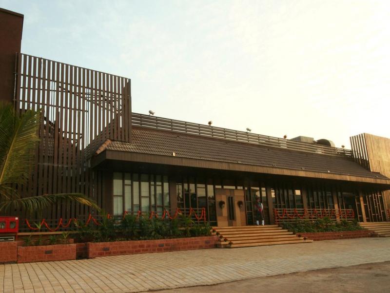 The Golden Crown & Spa Colva