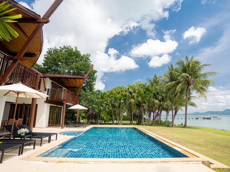 Barcelo Coconut Island