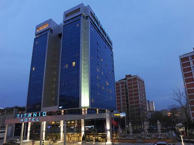 Titanic Port Bakirkoy